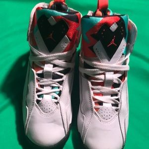 Nike air Jordan’s # 342774-181 true flight sneakers, size 5.5y